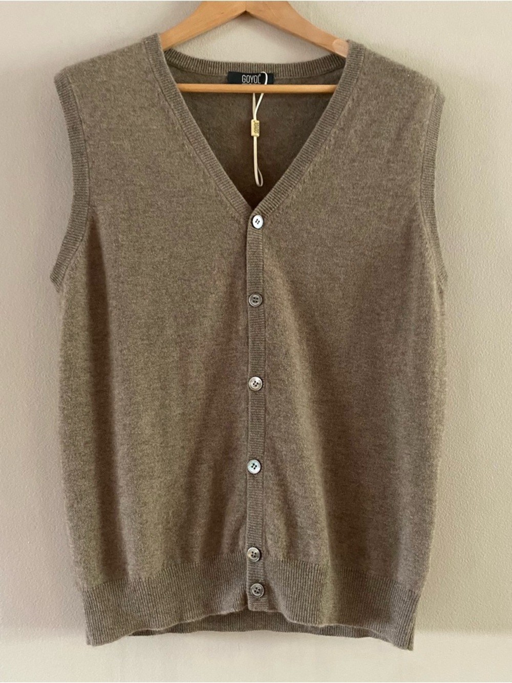 NWOT GOYOL Men’s Taupe Heather Mongolian Cashmere Button Up Vest Size MEDIUM
